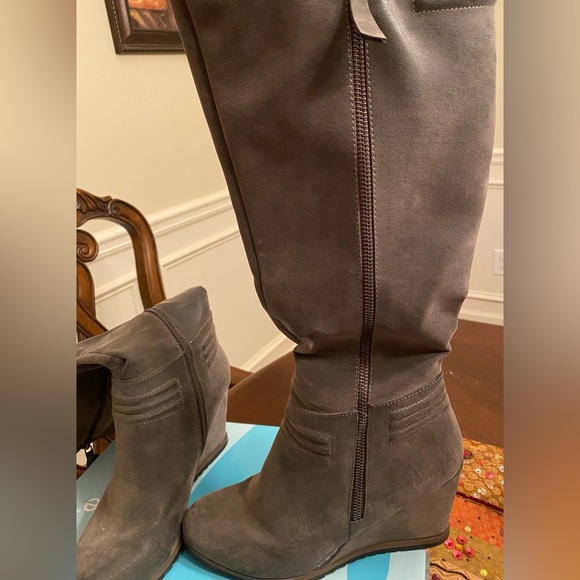 Nicole Evelyn Pewter Knee High Wedge Faux Suede Leather Size 9 - Picture 3 of 11